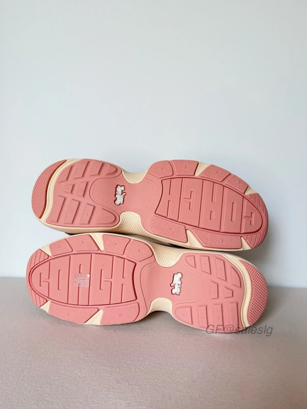 NWT Coach C275 Tech lady’s Runner Sneaker Pink Signature size 11B CI071